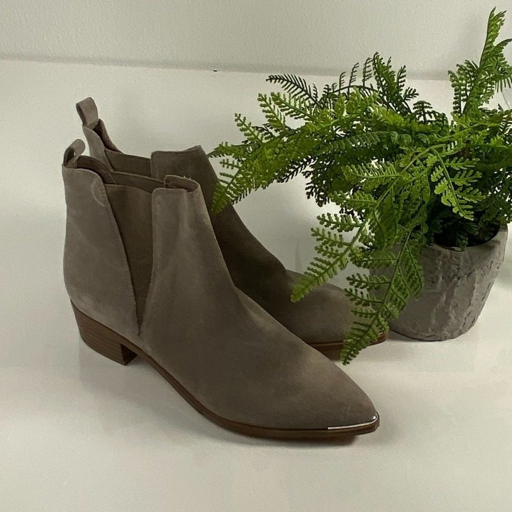 Marc‎ Fisher LTD Yale Suede Chelsea Boots Taupe Pointed Toe Ankle Booties 6.5M